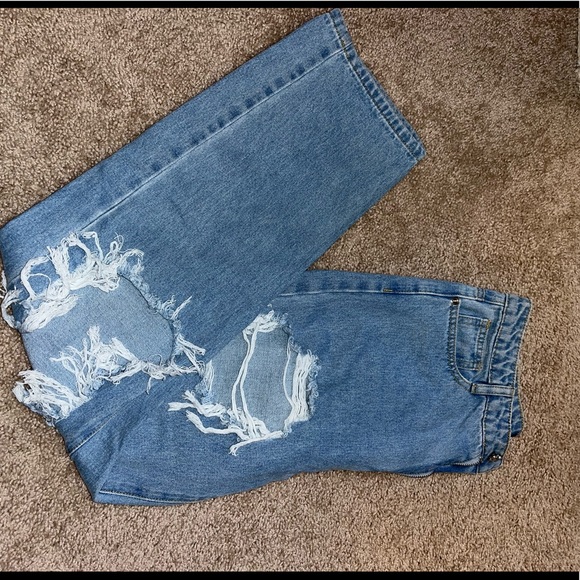 Missguided High waisted distressed boyfriend jeans - Picture 4 of 5